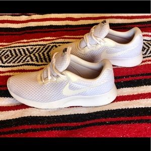 White Nike tennis shoes